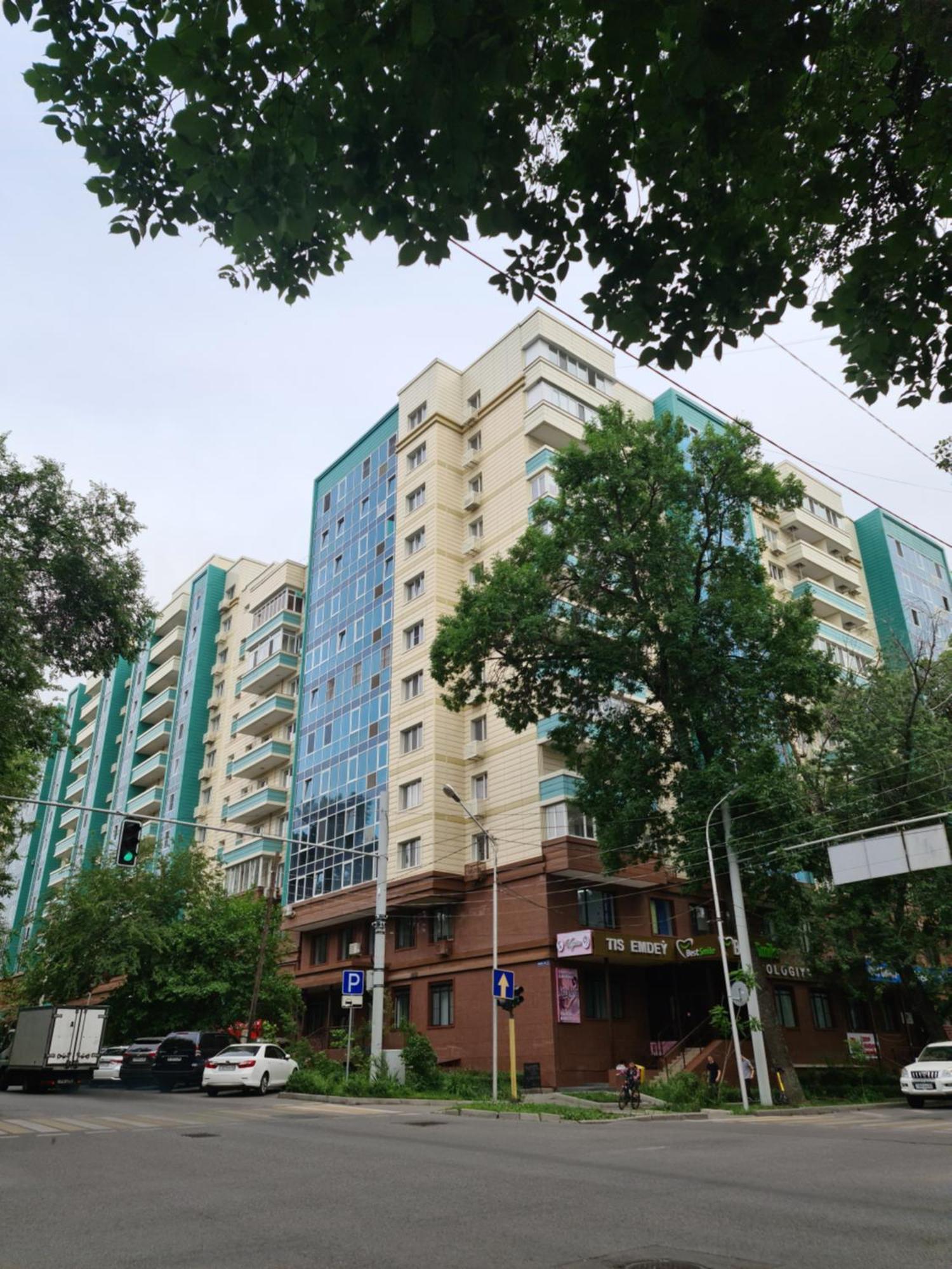Новый Жк В Самом Центре Города Алма Ата Екстериор снимка